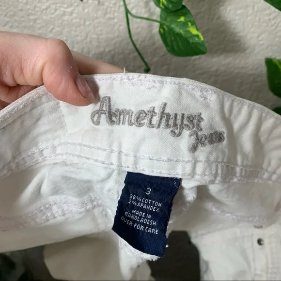 Amethyst Jeans White Denim Shorts - Picture 3 of 5